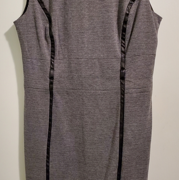 Dress - Picture 3 of 4